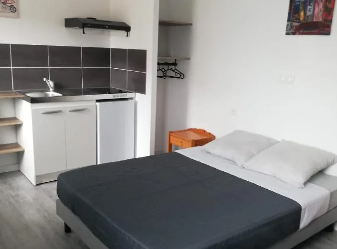 Le Breton 汽车旅馆 *